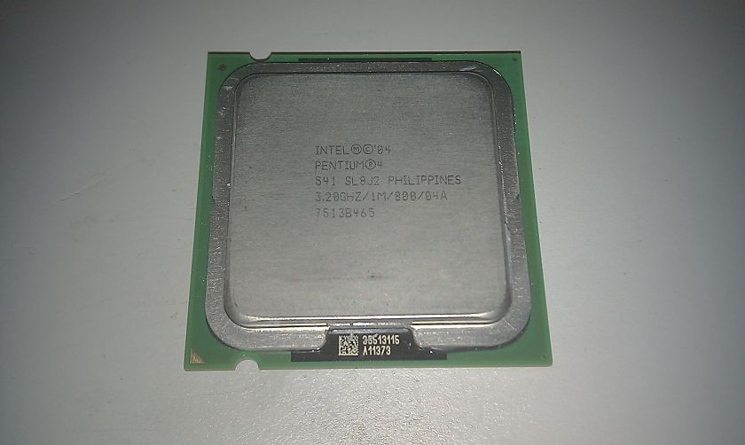 Intel Pentium 4 HT 3.20GHz 1M 800 04A 541 SL8J2 Socket 775 Processor 