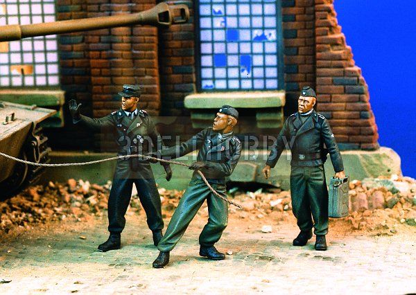   NEW Verlinden 135 German Tankers at Work (3 Figures), item #1090