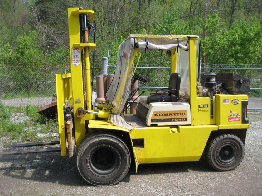 Komatsu FG40 Forklift   9000 Lb /   