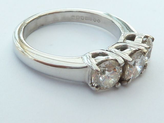 Vintage 18ct Gold 1.5ct 3 stone Diamond Ring UK M or US 6 *805  