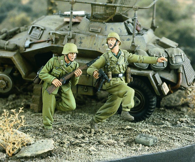 Verlinden 135 Africa Korps WWII Running (2 Figs) #2304  