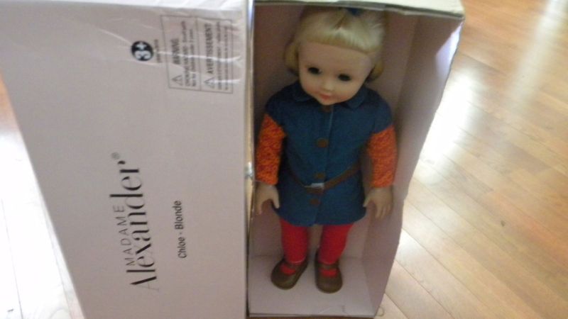 NIB Madame Alexander Chloe Doll Avon Exclusive w/Case  