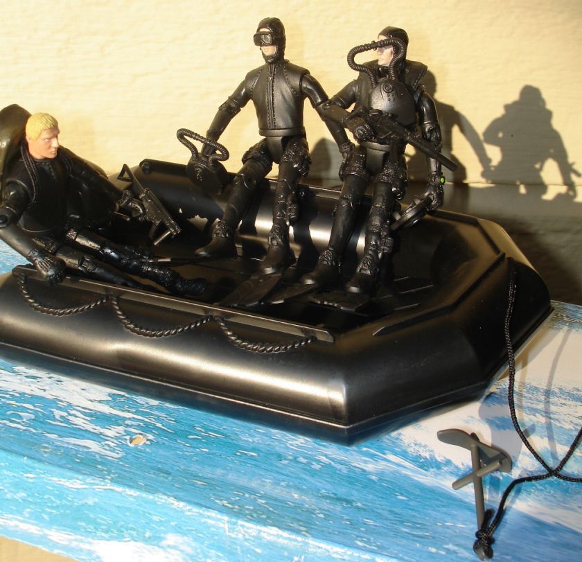 18 scale US Navy Seals Beach Boat w/ single motor with SEAL soldiers 