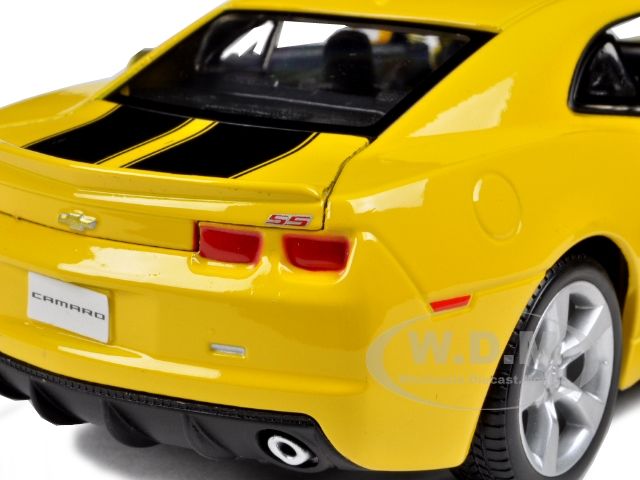 2010 CHEVROLET CAMARO RS SS YELLOW 1/24 MODEL CAR  