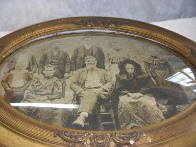 VINTAGE OVAL CONVEX BUBBLE GLASS PICTURE FRAME & FAMILY PHOTO  