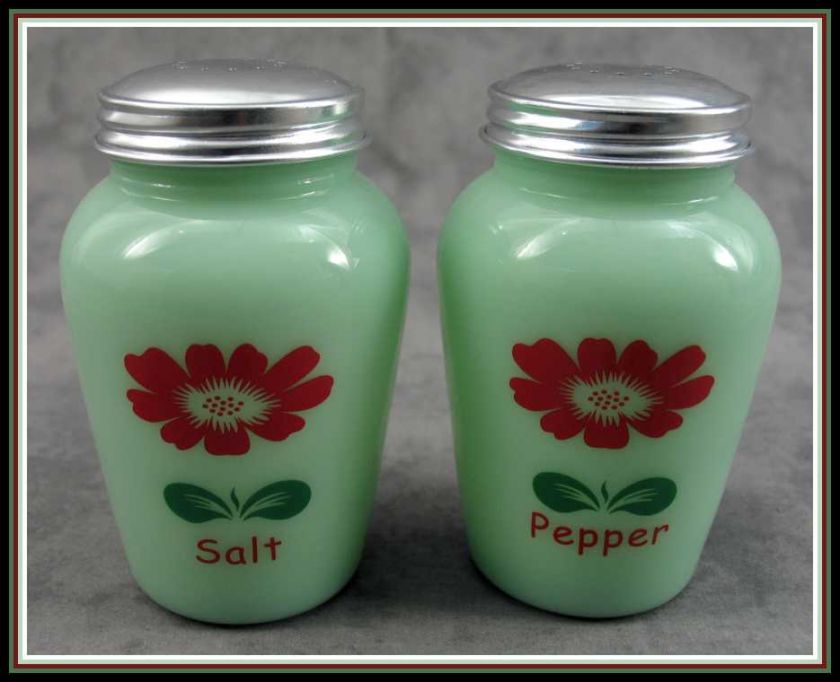   GREEN GLASS RED DAISY SALT & PEPPER SHAKER RANGE SET Range Size  