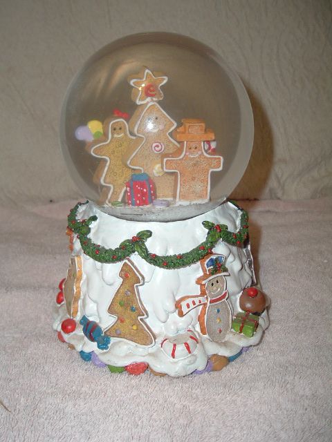 Gingerbread Man/House Christmas Musical Snow Globe Large  