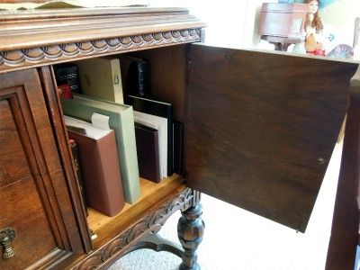 1920S CIRCA CHIPPENDALE DINING ROOM SET AND SIDEBOARD BUFFET  