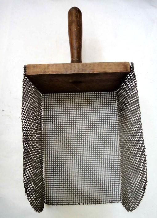   SCOOP MESH WIRE BASKET/WOOD HANDLE farm COUNTRY STORE feed★  