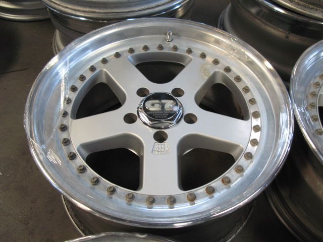 You are bidding on a used Panasport 17 rim. The size are 17x8 offset 