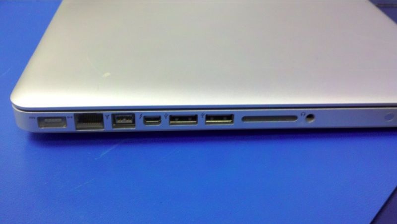 Apple MacBook Pro 13.3 Laptop   MC700LL/A (February, 2011) for parts 