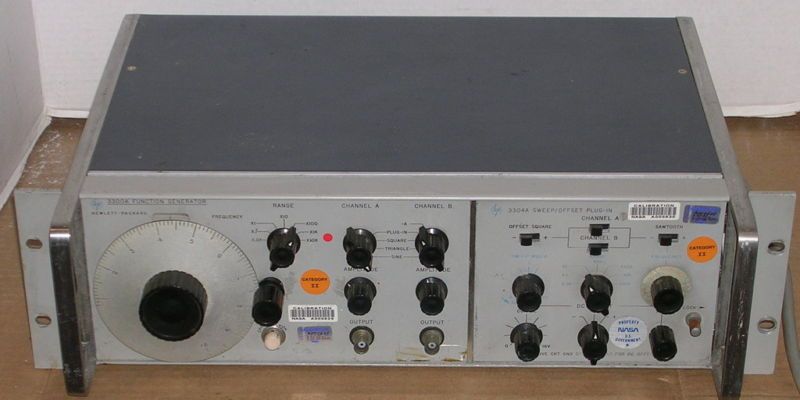 HP 3300a Function Generator w/3304a Sweep/Offset PlugIn  