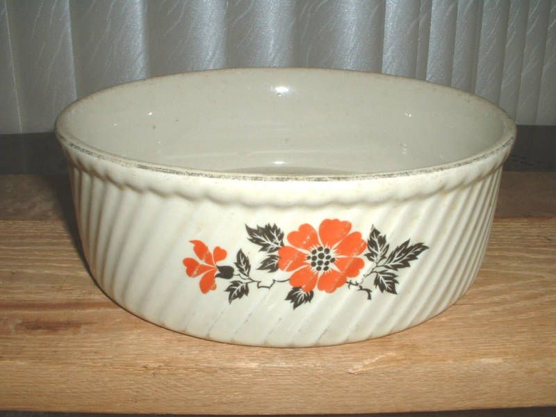 VINTAGE HALLS SUPERIOR QUALITY KITCHENWARE CASSEROLE  