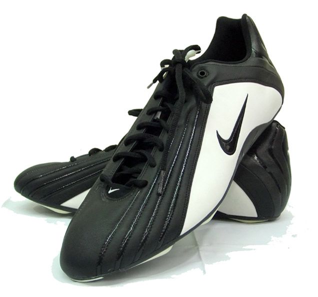 Mens NIKE Football Cleats Black & White W/O Cleats 16  