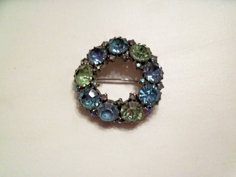 VINTAGE WEISS PIN COLORED RHINESTONE DESIGNER BROOCH  