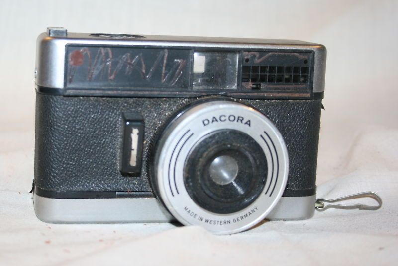 VINTAGE DAKORA 35 CAMERA COLLECTIBLE CAMERA  