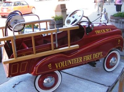 GEARBOX Metal Volunteer Fire Dept TOY Mini Fire Truck  