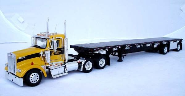 Tonkin Replicas Everett Steel Kenworth W900L w/Flatbed  